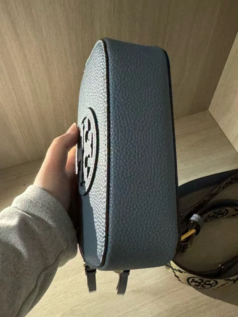 Tory Burch compact pebbled